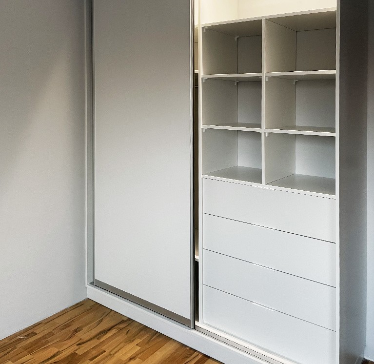 szafy do zabudowy z roznymi systemami drzwiowymi 1647946355