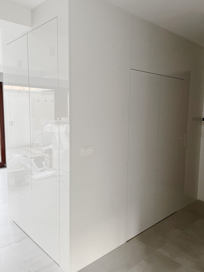 Nowoczesna garderoba na wymiar w przedpokoju