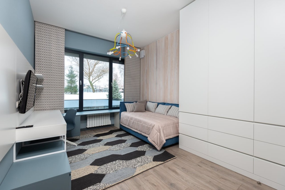 Szafa na wymiar w pokoju nastolatka